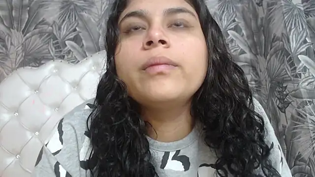 RylieRoss online show from November 30, 2025, 9:54 am