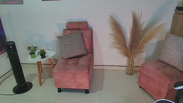 LuluMonroe Eup online show from May 19, 2026, 2:51 am