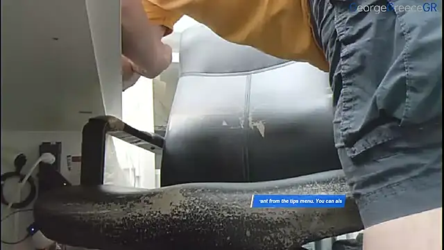 Snapshot of GeorgeGreece2025 chatting on October 29, 2025, 1:54 pm GeorgeGreece2025 online show from October 29, 2025, 1:54 pm