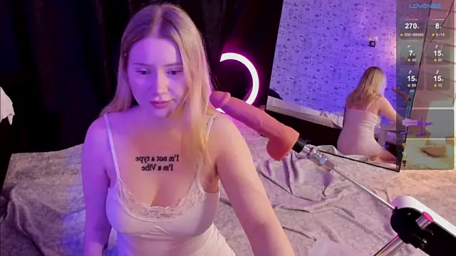 Lillie Berry online show from December 1, 2025, 4:35 am