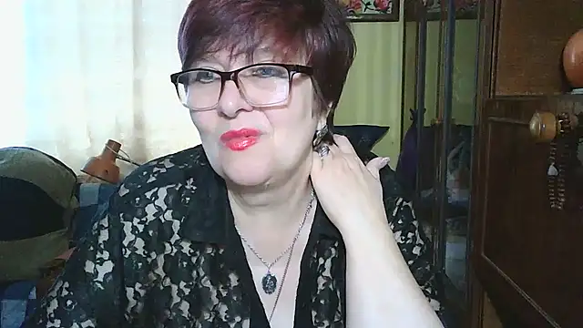 Snapshot of VeronicaGold511 chatting on December 18, 2025, 8:41 am VeronicaGold511 online show from December 18, 2025, 8:41 am