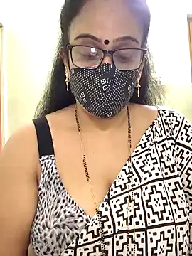 sweet-lotus online show from December 22, 2025, 3:28 am