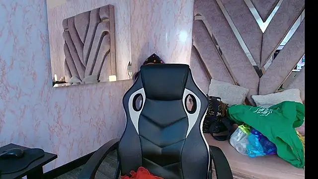 Snapshot of redd_pandaa chatting on October 30, 2025, 4:11 am redd pandaa online show from October 30, 2025, 4:11 am