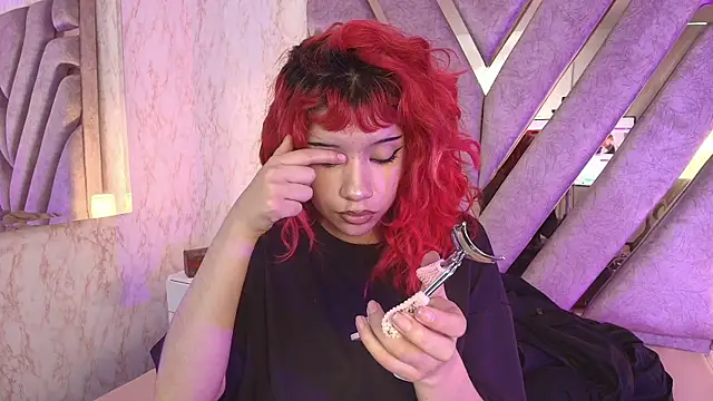 Snapshot of redd_pandaa chatting on November 13, 2025, 3:21 am redd pandaa online show from November 13, 2025, 3:21 am