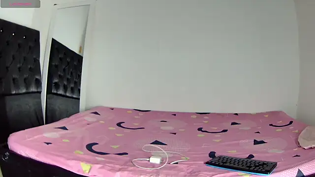 shantall ebony1 online show from November 26, 2025, 10:26 am