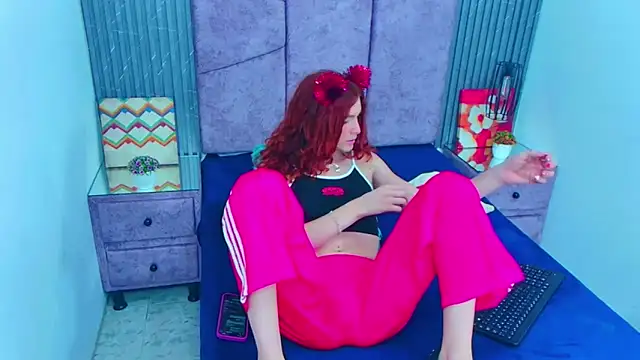 Snapshot of Emma_Lodge chatting on December 20, 2025, 9:39 pm Emma Lodge online show from December 20, 2025, 9:39 pm