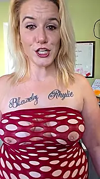 Snapshot of RhondaRump chatting on November 4, 2025, 4:00 pm RhondaRump online show from November 4, 2025, 4:00 pm