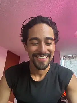 Snapshot of Oliver_11Ed chatting on June 10, 2026, 10:44 pm Oliver 11Ed online show from June 10, 2026, 10:44 pm