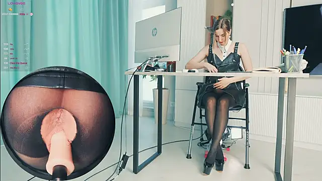 Snapshot of milahouston chatting on November 20, 2025, 6:47 am milahouston online show from November 20, 2025, 6:47 am