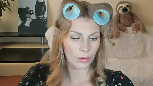 Snapshot of JuliaMuuun chatting on September 9, 2025, 8:24 am JuliaMuuun online show from September 9, 2025, 8:24 am