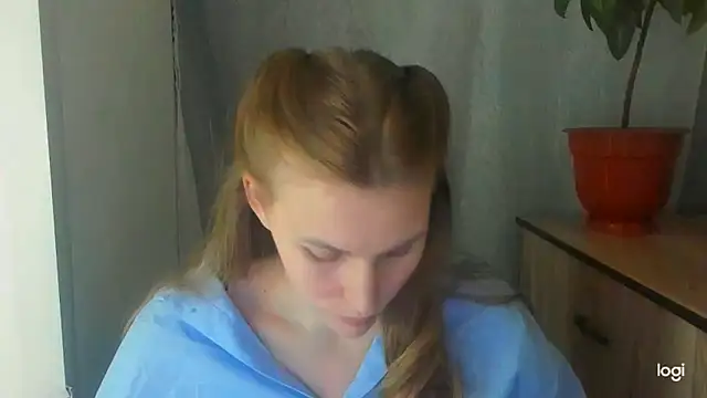JuliaMuuun online show from May 31, 2026, 8:09 pm