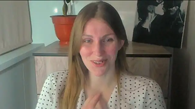 Snapshot of JuliaMuuun chatting on April 15, 2026, 10:32 pm JuliaMuuun online show from April 15, 2026, 10:32 pm