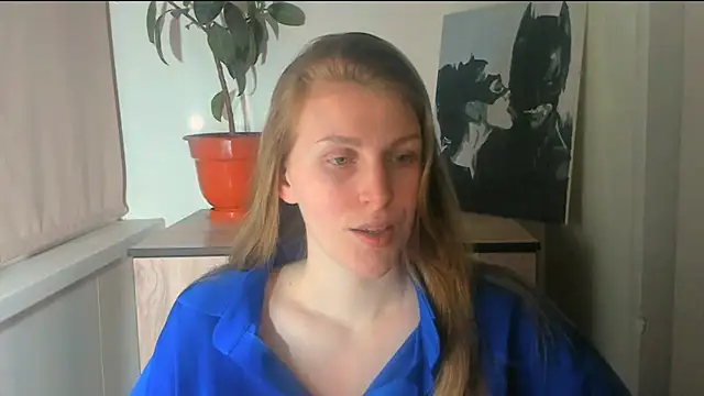 Snapshot of JuliaMuuun chatting on April 5, 2026, 10:38 pm JuliaMuuun online show from April 5, 2026, 10:38 pm