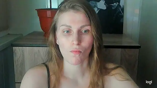 Snapshot of JuliaMuuun chatting on July 4, 2026, 11:20 pm JuliaMuuun online show from July 4, 2026, 11:20 pm