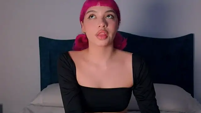 angelinhaaa online show from December 3, 2025, 2:34 am