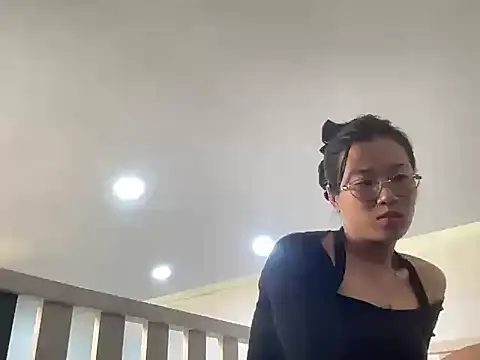 Snapshot of Linh9999- chatting on October 15, 2025, 8:33 am Linh9999- online show from October 15, 2025, 8:33 am