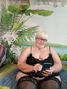 Snapshot of VioletSweet5566 chatting on July 14, 2026, 5:56 am VioletSweet5566 online show from July 14, 2026, 5:56 am