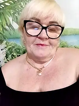 VioletSweet5566 online show from May 17, 2026, 1:33 pm
