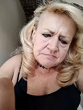 Snapshot of Belladama61 chatting on September 21, 2025, 10:42 am Belladama61 online show from September 21, 2025, 10:42 am