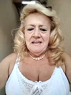 Snapshot of Belladama61 chatting on September 10, 2025, 11:31 am Belladama61 online show from September 10, 2025, 11:31 am