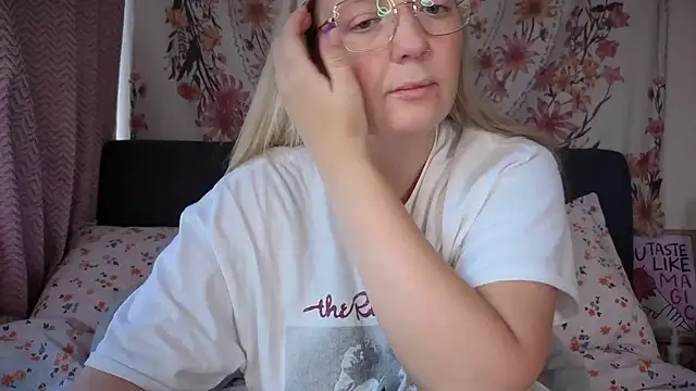 Daisyxoxo  online show from October 7, 2025, 8:26 am