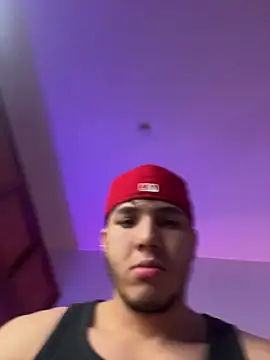 Snapshot of max_valiant1 chatting on November 18, 2025, 4:10 pm max valiant1 online show from November 18, 2025, 4:10 pm