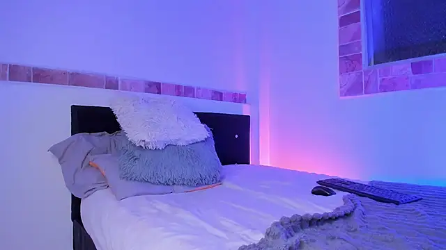 Snapshot of max_valiant1 chatting on October 22, 2025, 10:36 am max valiant1 online show from October 22, 2025, 10:36 am