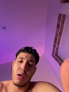 Snapshot of max_valiant1 chatting on November 17, 2025, 7:18 pm max valiant1 online show from November 17, 2025, 7:18 pm