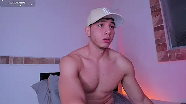 Snapshot of max_valiant1 chatting on October 21, 2025, 9:52 am max valiant1 online show from October 21, 2025, 9:52 am