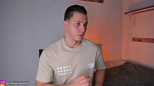 Snapshot of max_valiant1 chatting on October 15, 2025, 4:11 am max valiant1 online show from October 15, 2025, 4:11 am