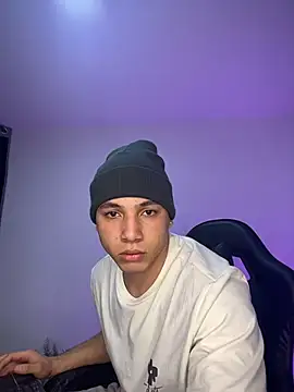 Snapshot of max_valiant1 chatting on February 18, 2026, 7:28 am max valiant1 online show from February 18, 2026, 7:28 am