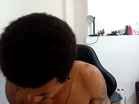 Snapshot of moreno25centimetro chatting on November 12, 2025, 5:28 pm moreno25centimetro online show from November 12, 2025, 5:28 pm