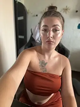 MikssMolly online show from June 29, 2026, 7:04 am