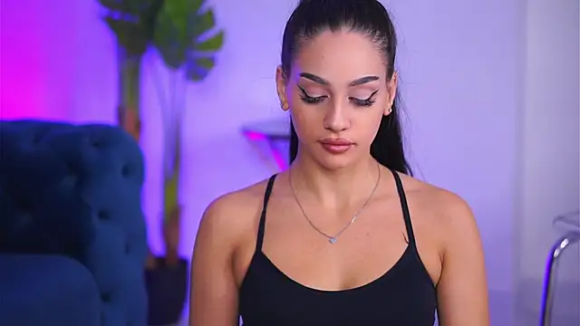 Snapshot of NinaSolenne chatting on December 4, 2025, 8:19 pm NinaSolenne online show from December 4, 2025, 8:19 pm