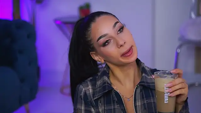 Snapshot of NinaSolenne chatting on November 29, 2025, 7:47 pm NinaSolenne online show from November 29, 2025, 7:47 pm