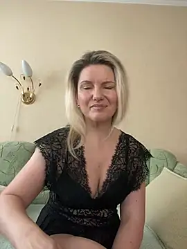 AliceSwan4011 online show from March 2, 2026, 10:11 am