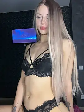 FavoriteKira online show from May 10, 2026, 12:36 am