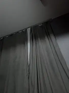 FavoriteKira online show from April 19, 2026, 6:21 pm