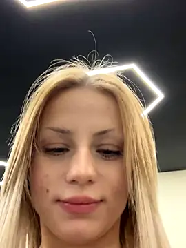 FavoriteKira online show from January 7, 2026, 6:13 pm