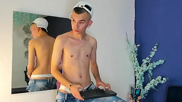 RowanCley online show from November 15, 2025, 4:27 am