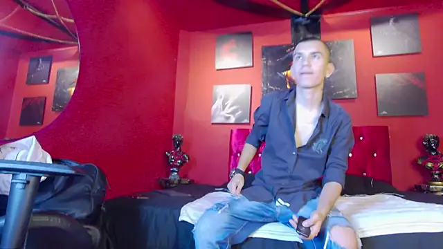 RowanCley online show from September 29, 2025, 12:33 pm