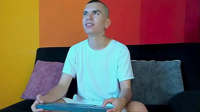 RowanCley online show from September 12, 2025, 12:16 pm