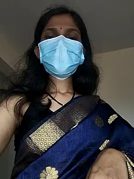 Shivani2002 online show from June 3, 2026, 8:48 am