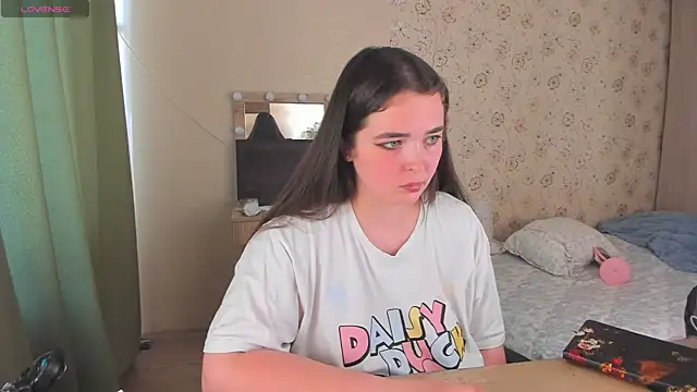 Snapshot of Alice_next_door chatting on June 15, 2026, 1:22 pm Alice next door online show from June 15, 2026, 1:22 pm