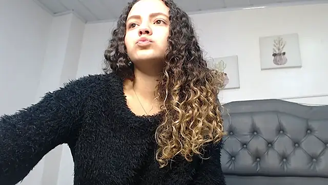 Giia Monroe online show from October 30, 2025, 2:14 pm