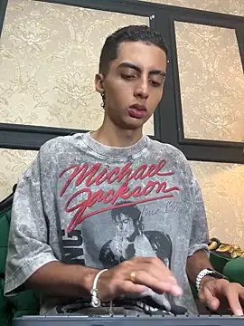 Snapshot of Mister_Obsession chatting on November 18, 2025, 7:50 pm Mister Obsession online show from November 18, 2025, 7:50 pm