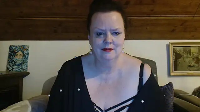 TiffanyMature online show from April 17, 2026, 9:50 pm