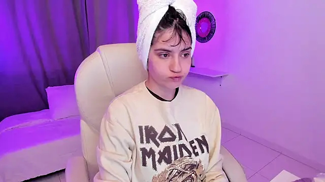 kurito  online show from November 4, 2025, 3:21 am