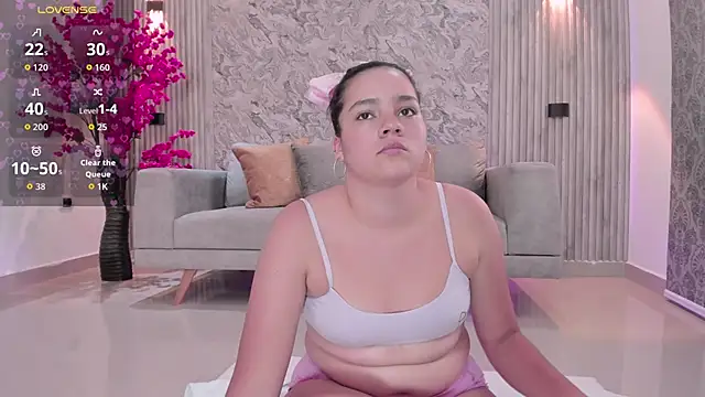 karlie small online show from February 17, 2026, 7:44 pm