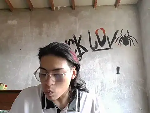 dirty model online show from April 7, 2026, 7:37 pm